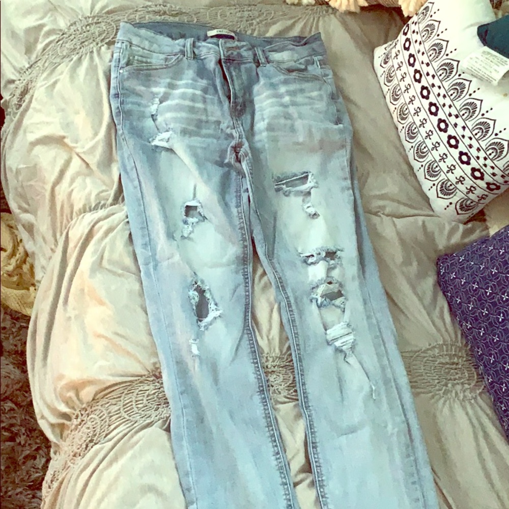 Distressed light washed skinny jeans